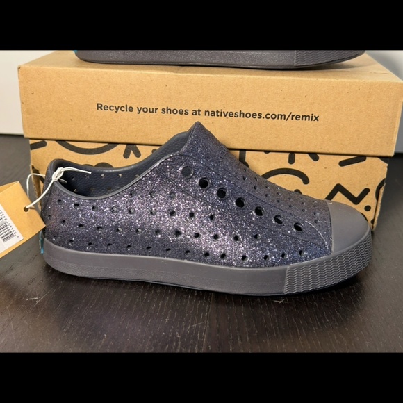 Native Jefferson Bling Slip On Shoes Glittered Onyx Bling/Onyx Little Kids C11 - Picture 1 of 14